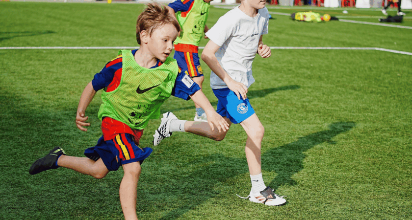 Children running during Geneva and Vaud Autumn Camp